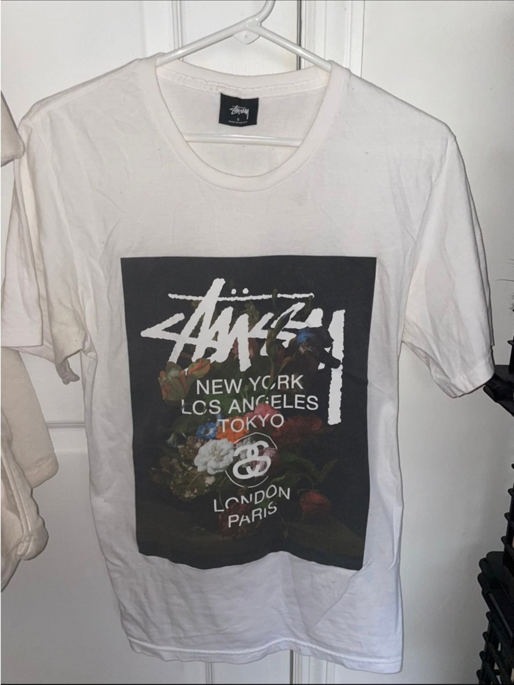 Stussy White Graphic Logo Tee - City Floral Print size small